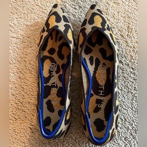 BNWOT Rothy’s The Point big cat